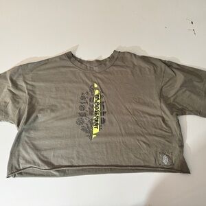 Free People Movement Graphic Cropped T-Shirt in Olive and Yellow. Size Large